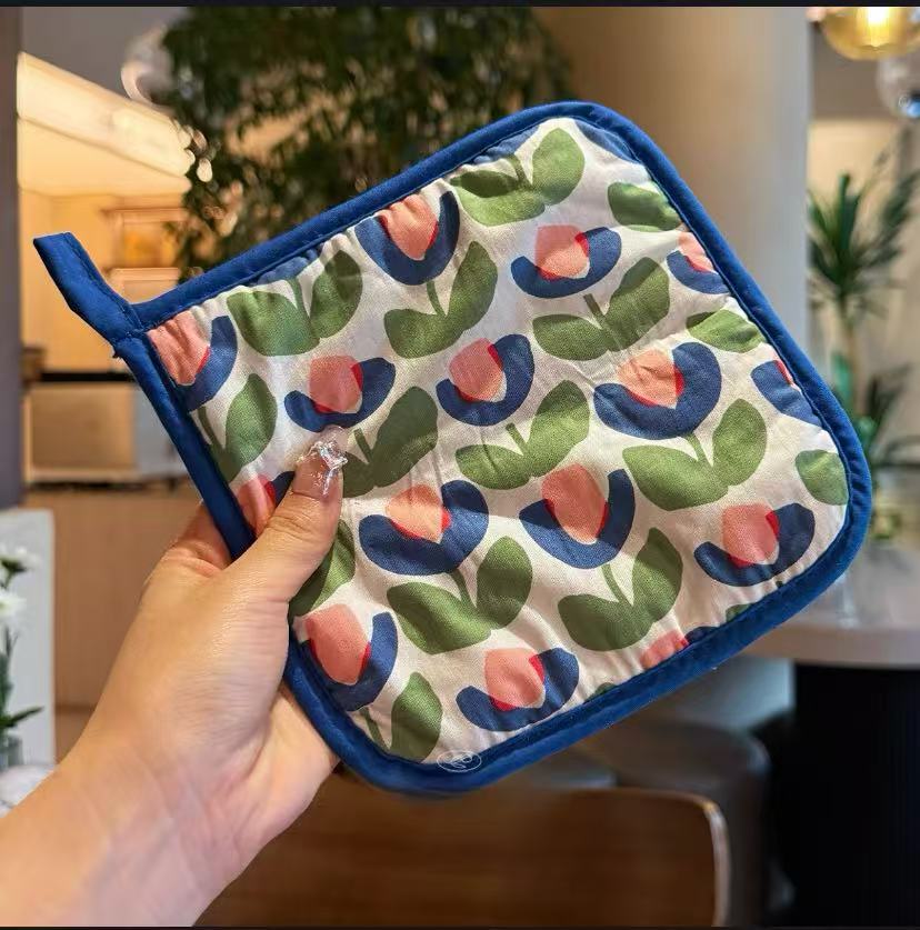 Thickened anti-scalding gloves! Insulated cotton double-sided exquisite printing baking oven microwave cooking insulation mat