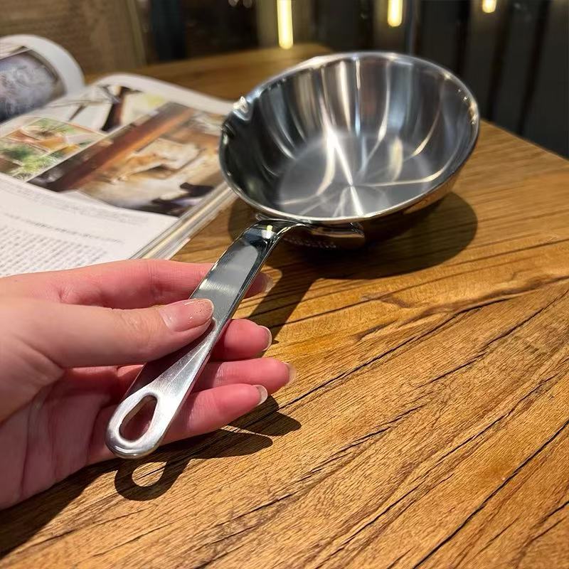 Great quality! Exported to Germany! Integrated 18/10 stainless steel small frying pan 12cm hot oil pan pouring oil pan