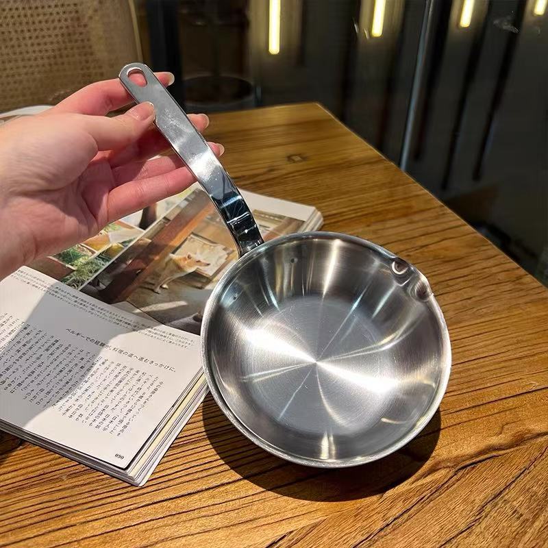 Great quality! Exported to Germany! Integrated 18/10 stainless steel small frying pan 12cm hot oil pan pouring oil pan