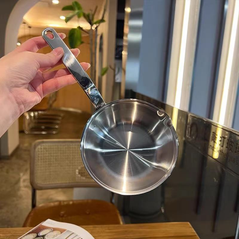 Great quality! Exported to Germany! Integrated 18/10 stainless steel small frying pan 12cm hot oil pan pouring oil pan