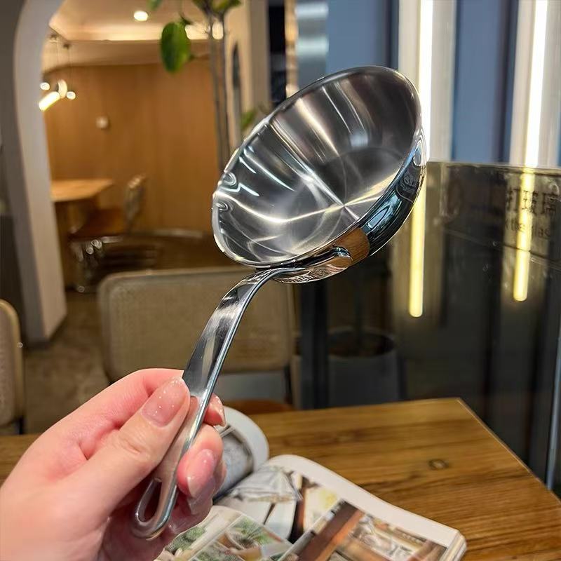 Great quality! Exported to Germany! Integrated 18/10 stainless steel small frying pan 12cm hot oil pan pouring oil pan
