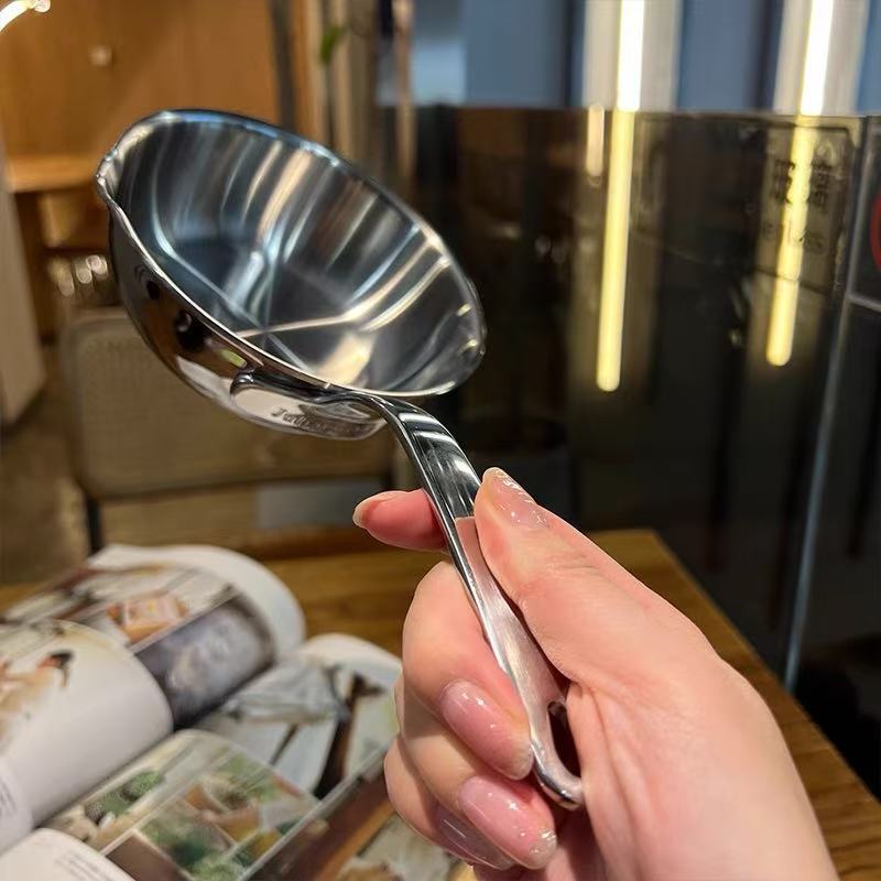 Great quality! Exported to Germany! Integrated 18/10 stainless steel small frying pan 12cm hot oil pan pouring oil pan