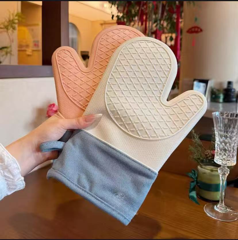 Silicone gloves thickened cotton double-layer heat insulation gloves microwave oven baking floral cloth two-finger gloves