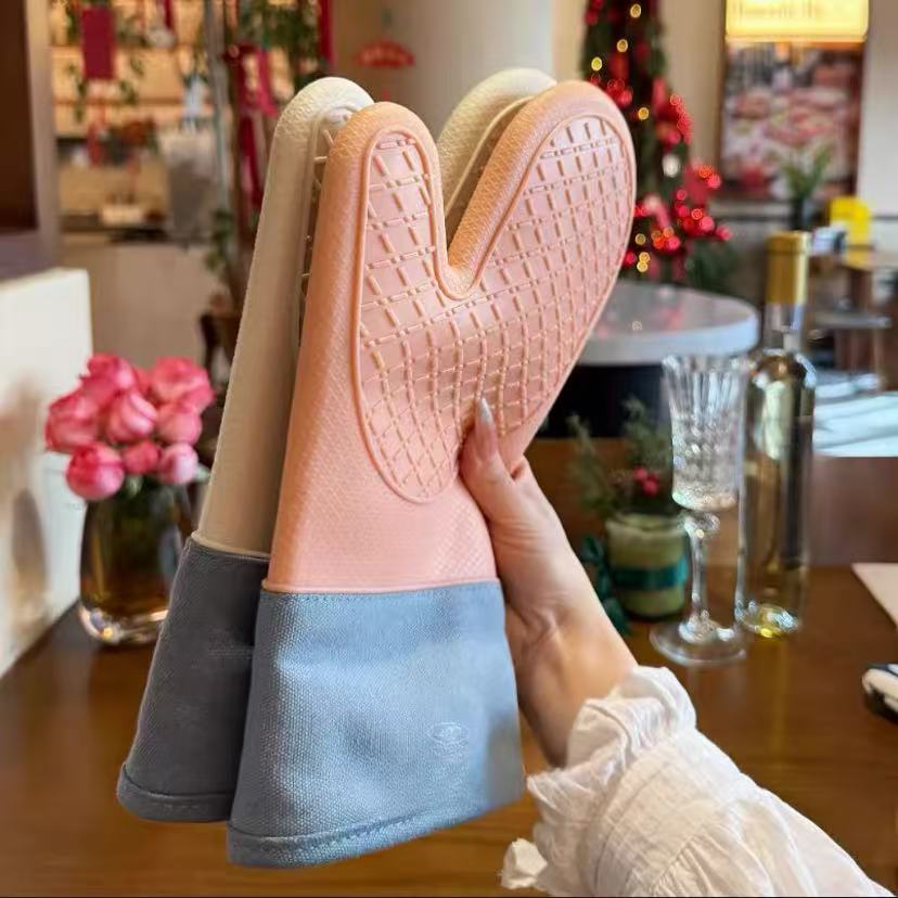 Silicone gloves thickened cotton double-layer heat insulation gloves microwave oven baking floral cloth two-finger gloves